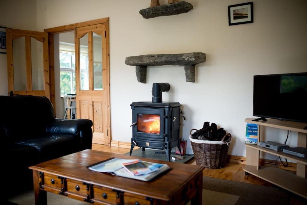*Spacious Irish Cottage* Fanore Extérieur photo